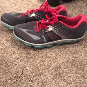 Brooks tennis shoes
